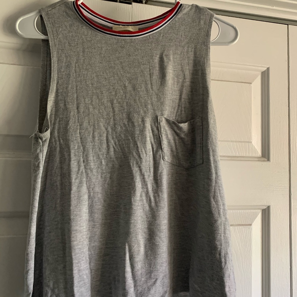 Sleeveless Tee shirt